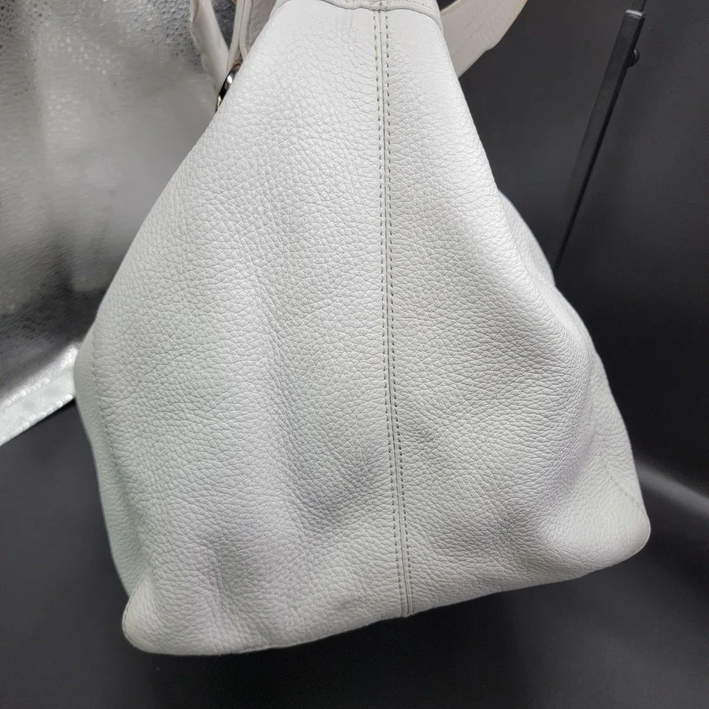 Donald J Pliner Large White Pebble Leather Slouch Hobo Shoulder Bag Lined